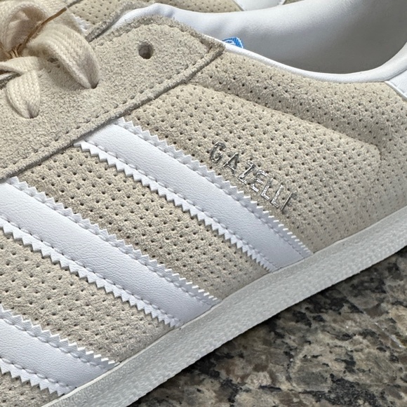 Adidas Gazelle leather Cream and White Sneakers NWT 13.5 - Picture 11 of 11